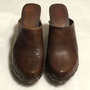 Brown Leather Heeled Clogs • Sz 8.5